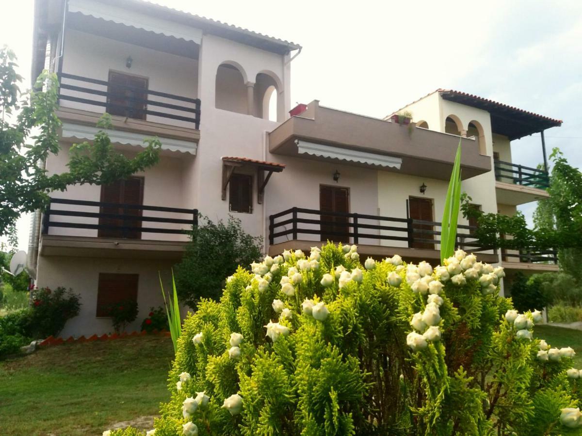 Athina Vourvourou Apartments ภายนอก รูปภาพ