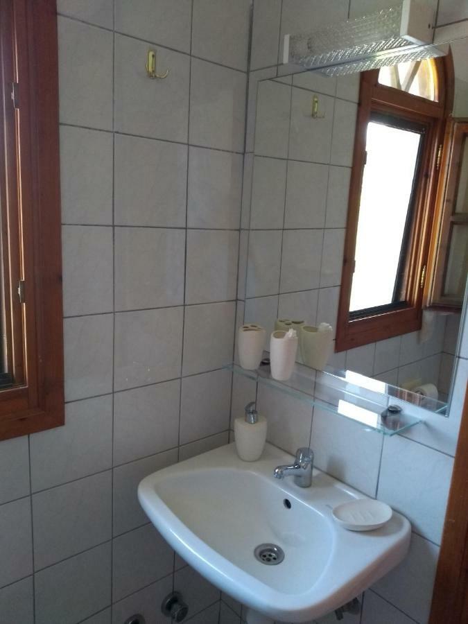 Athina Vourvourou Apartments ภายนอก รูปภาพ